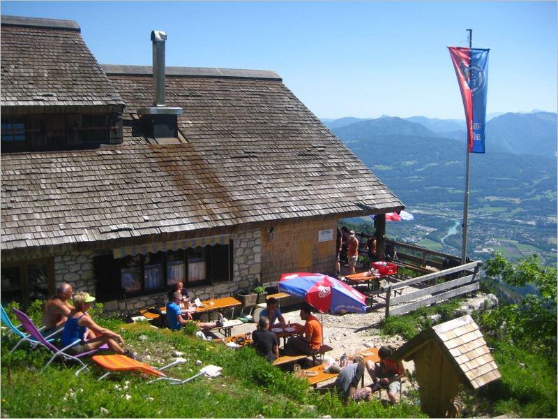 Die Toni Lenz Hütte am Untersberg in Marktschellenberg Die Toni Lenz Hütte am Untersberg in Marktschellenberg